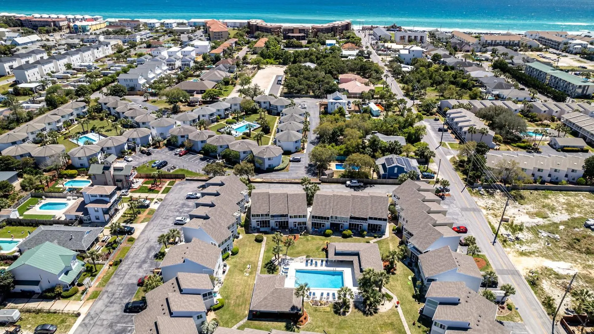Inlet Reef 205- By Holiday Isle Properties Destin Apartment